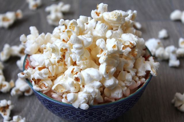 Rice Cakes vs Popcorn (Main Differences)